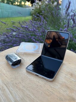 SAMSUNG GALAXY Z FLIP3 5G - 256GB - CREAM (Krémová) - 3