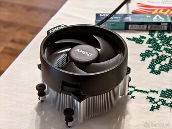 AMD Ryzen 7 8700G + Box chladic - 3