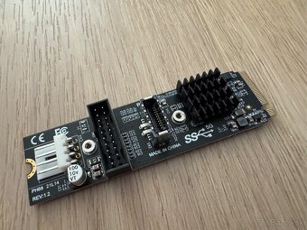 5× M.2 M‑Key to USB‑C / USB‑A interný adaptér - 3