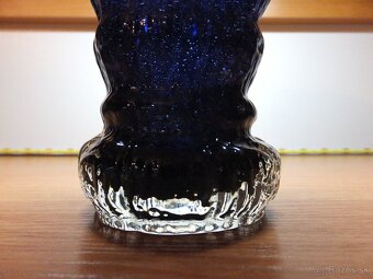 Zajímavá masivní těžká tmavě modrá váza nebo pohár. - 3