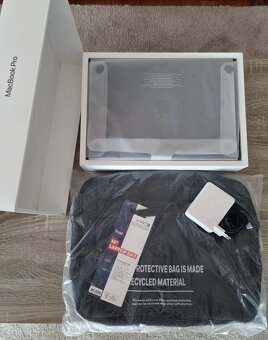 MacBook Pro - 3