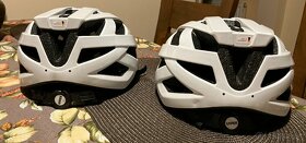 Predám 2 cyklistické prilby UVEX i-vo - 3