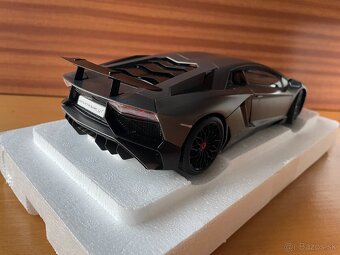 1:18 Autoart - Lamborghini Aventador SV - 3