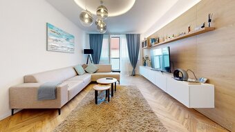 Krásny 3izb.byt v úplnom centre v oplotenom areáli s vlastný - 3