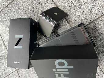 Samsung Galaxy Z Flip 5G – 256 GB - 3