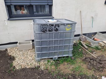 Predám IBC nádrž 1000l - 3