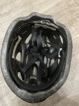Predám túto nepoškodenú cyklistickú prilbu - 3