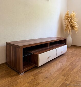 Skrinka pod TV - 3