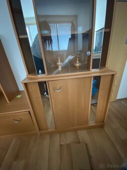 Rohová vitrína so sklom – zachovalá - 3