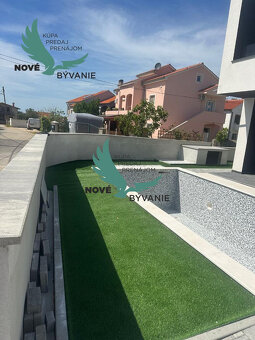 Novostavba domu s výhľadom na more a bazénom v Chorvátsku v  - 3