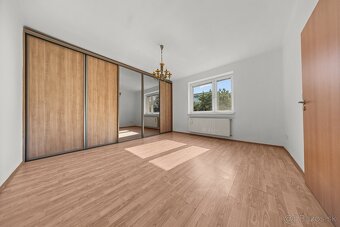 4-IZBOVÝ RODINNÝ DOM S GARÁŽOU, ZIMNOU ZÁHRADOU A PIVNICOU - 3