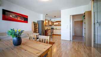 Príjemný 2 izbový byt s parkovaním a balkónom, Bratislava -  - 3