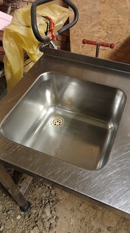 Nerezový stôl s drezom - 3