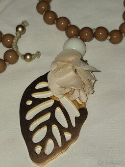 PEKNÝ NÁHRDELNÍK - 3