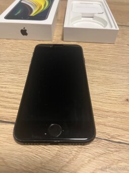 Predam iPhone se 2020 128gb - 3