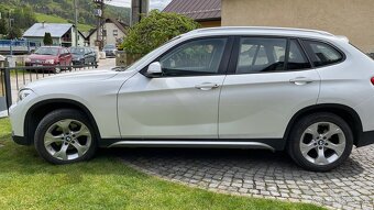 BMW X1 2.0d xDrive xLine - PANO, NA - 3