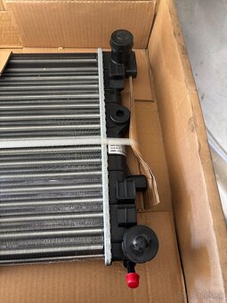 Predám vodný chladič 8MK376754-284 - 3