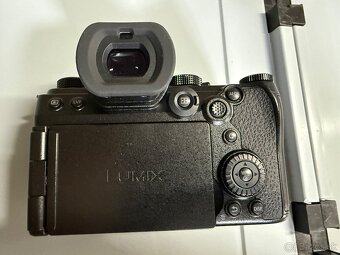 Lumix S5iix - 3