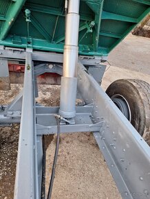 Trojstrana vyklápacia vlečka - 3