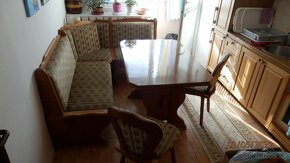Kuchyňský rohový set, rozťahovací stôl a stoličky. - 3