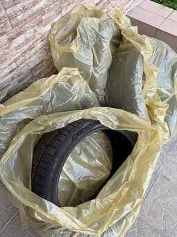 Zimné Gumy 225/40 r19 - 3