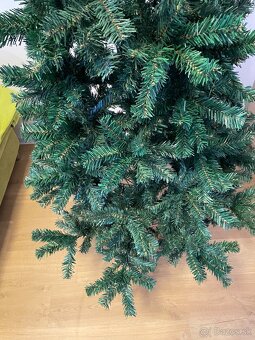 Predám NOVÝ umelý vianočný stromček 210cm JEDLA - 3