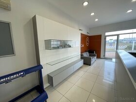 Vybavenie predajne- nábytok autosalonu - 3