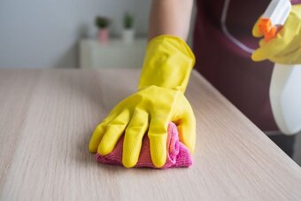 Ponúkame Upratovacie Služby - 3