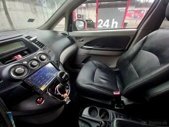 Mitsubishi Grandis - 3