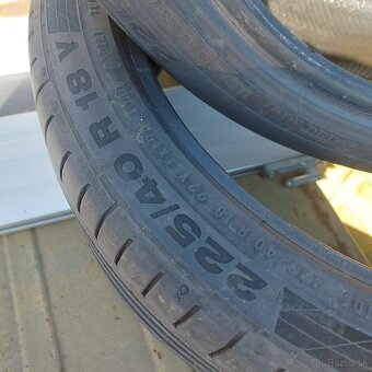 225/40R18 - 3