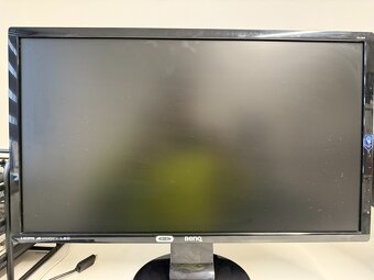 Predám 4ks LCD Monitorov Benq veľmi zachovalé Cena spolu 4 - 3
