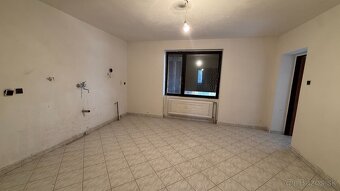 Ponúkam Vám na predaj 2 podlažný rodinný dom v Čajkove. - 3