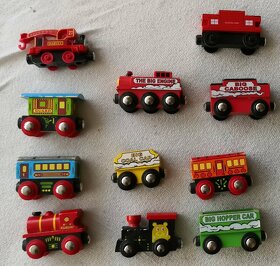 predam drevenu zeleznicu a original vlaciky Tomas the Train - 3