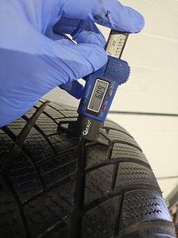 Zimné Pneu Bridgestone Blizzak LM001 255/55 R19 - 3