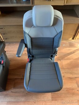 Prodám poslední řadu sedadel VW Multivan T7 Kůže - 3