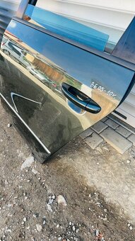 Predám ľavé zadné dvere na VW Passat B6 - 3