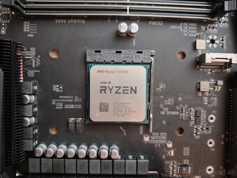 AORUS X570 ULTRA + AMD Ryzen 7 3700X - 3