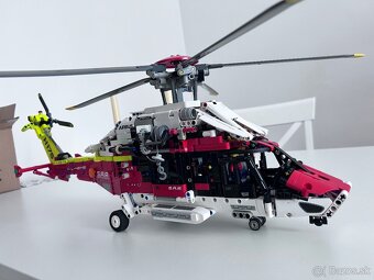 LEGO® Technic 42145 Záchranárska helikoptéra Airbus H175 - 3