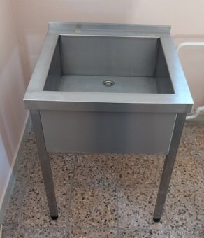 Nerezový drez  70x70cm - 3