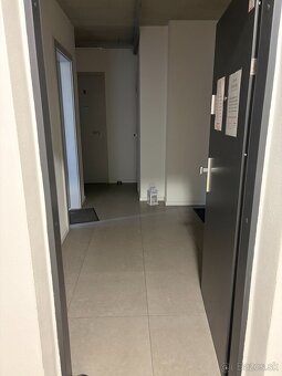 Na prenájom komerčný priestor-kancelária, služby - 3