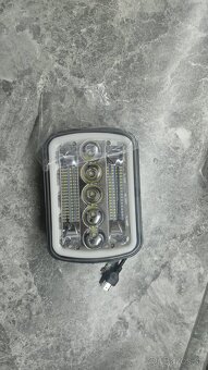 Hlavne svetlomety - 3