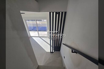 NIN - dvojdom s bazénom - 500 m od centra - 3