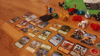 21 ks Bakugan(+1mini), kartičky a aréna - 3