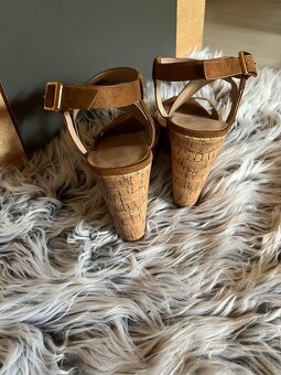 new look caramel letne topanky-sandale na plnej platforme - 3