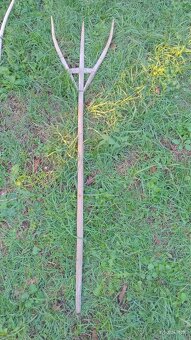 Starožitné gazdovské náradie hrable vidly koryto ule - 3