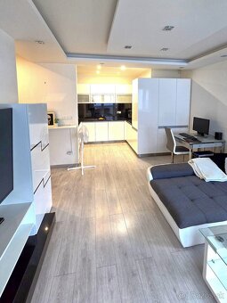 Moderný, kompletne zariadený byt s loggiou a parkovaním - 3