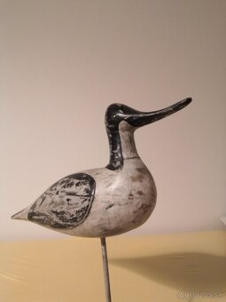 Predám  drevenú sošku vtáka na podstavci - 3