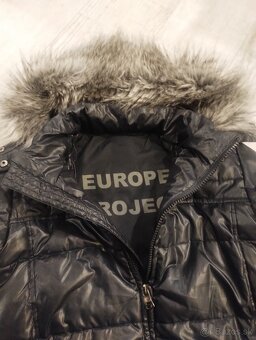 Tmavo modra vetrovka - 3