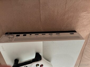 Xbox One S - 3