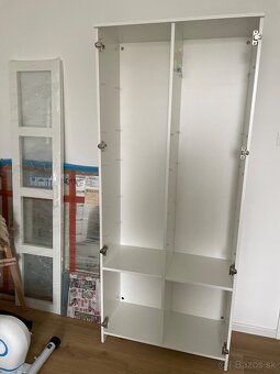 Sklenená vitrína Brimnes Ikea - 3